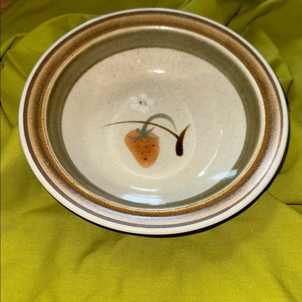 Wild Strawberry bowl Premiere Potterskraft